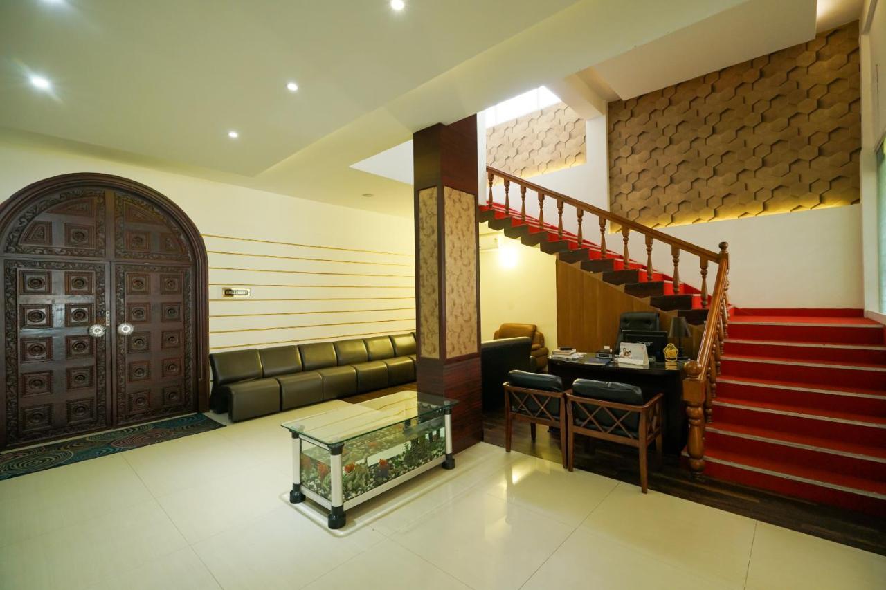 Oyo 1684 Hotel Malabar Inn Кожикоде Экстерьер фото