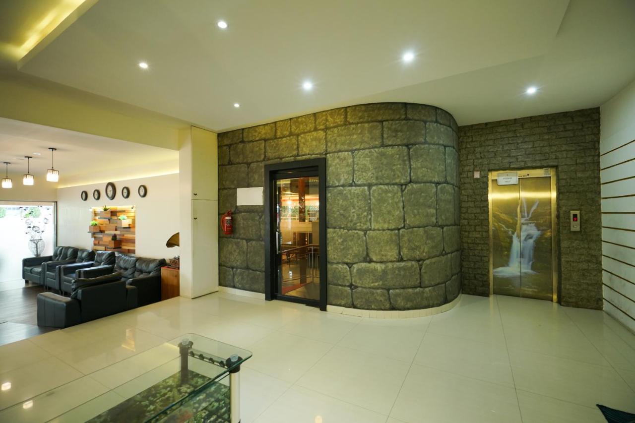Oyo 1684 Hotel Malabar Inn Кожикоде Экстерьер фото